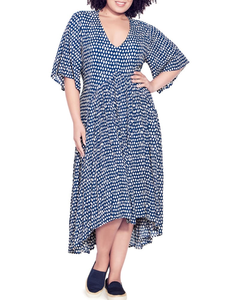 Front of a model wearing a size 14 Val Crinkle Maxi in Navy Drop by avenue. | dia_product_style_image_id:280459